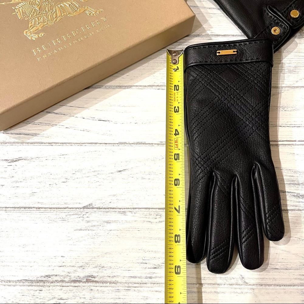 HP🎉NWT Burberry Check Stitch Grainy Piccola Glove - Picture 7 of 7